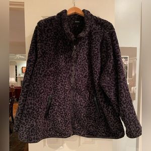 20% off today! Or make an offer! 

Cute Torrid cheetah fleece zip-up jacket